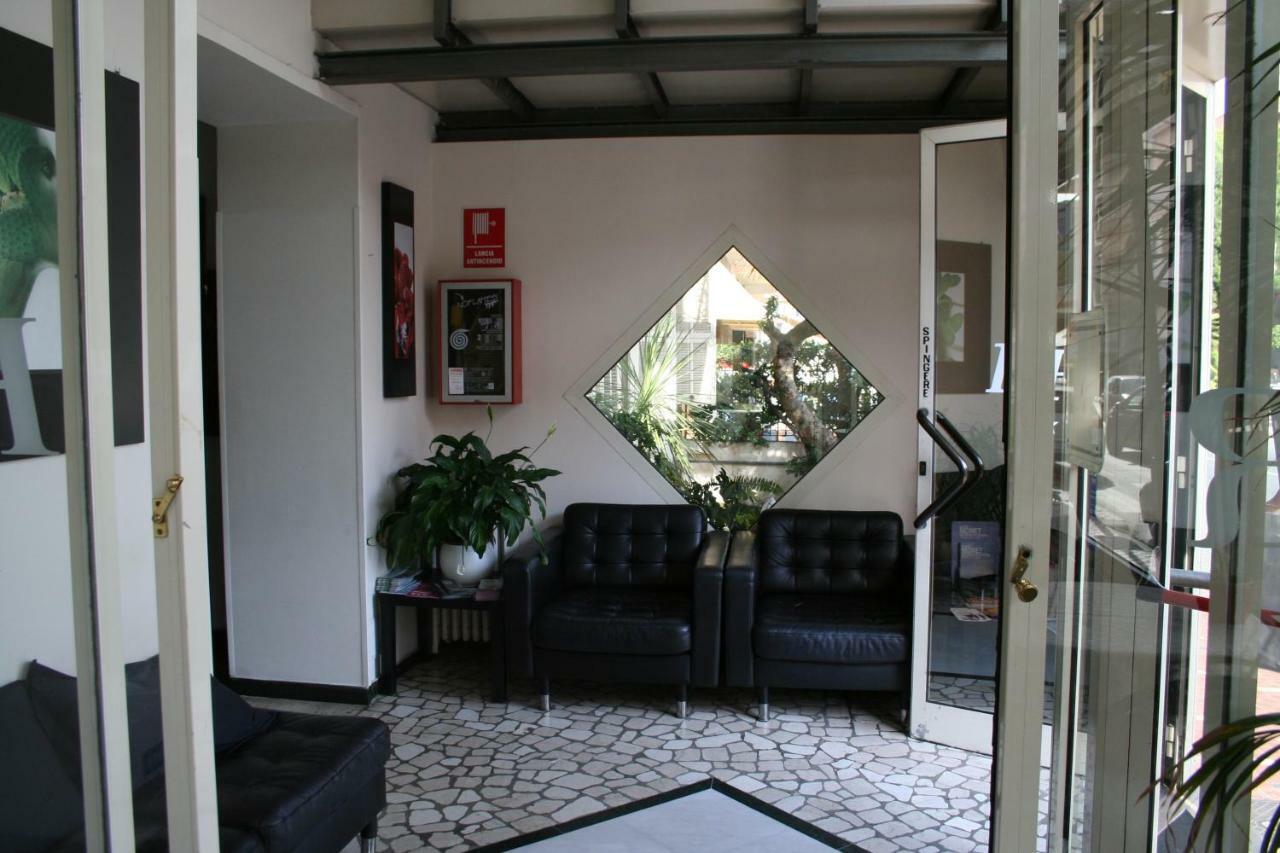Hotel Rosalia Bordighera Exterior photo