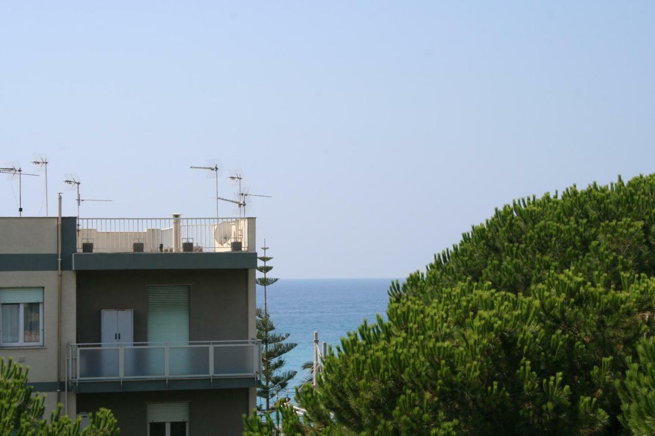 Hotel Rosalia Bordighera Exterior photo